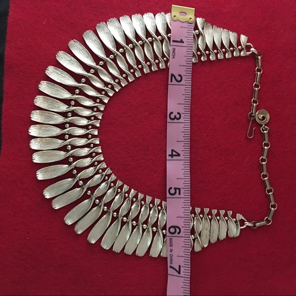 STUNNING METAL ART NECKLACE - Picture 6 of 6